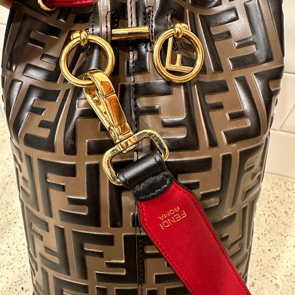 Fendi bucket bag - Picture 3 of 12